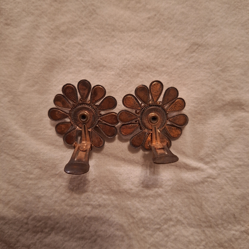 Goldstone clip-on earrings - Picture 5 of 6